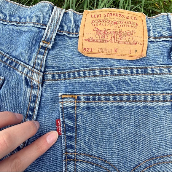 Vintage 90s Levi’s 521 Tapered Fit Petite Jeans - Made in USA - Size 8P - Picture 5 of 7